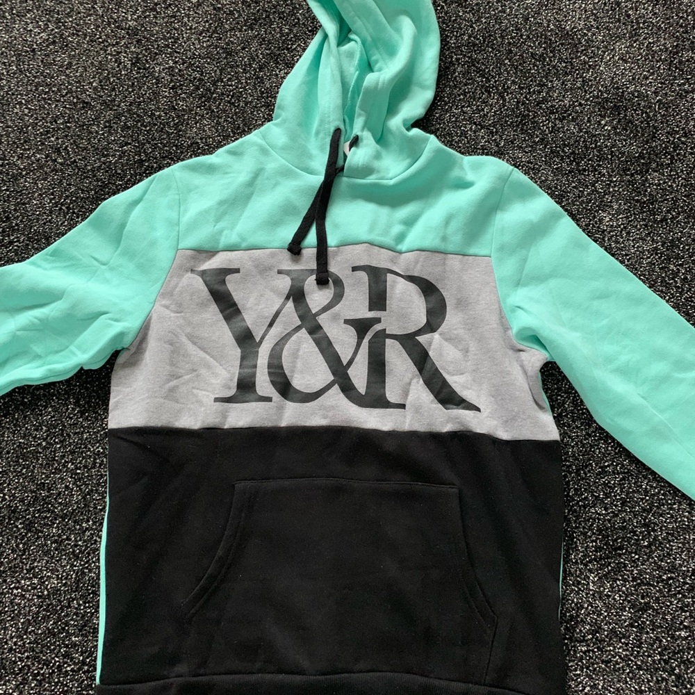 🔥🔥 NWOT YOUNG & RECKLESS HOODIE MENS OR WOMENS